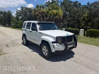 2012 Jeep Liberty Sport - miniatura 2