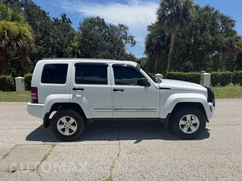 2012 Jeep Liberty Sport - miniatura 4
