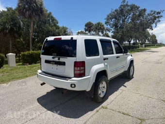 2012 Jeep Liberty Sport - miniatura 5