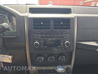 2012 Jeep Liberty Sport - miniatura 7