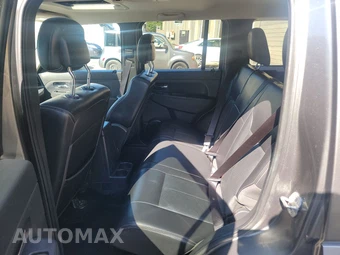 2012 Jeep Liberty Sport Latitude Edition - miniatura 13