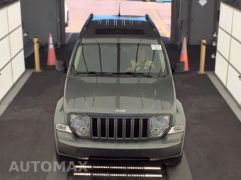 2012 Jeep Liberty Sport Latitude Edition - miniatura 2