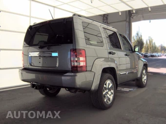 2012 Jeep Liberty Sport Latitude Edition - miniatura 4