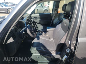 2012 Jeep Liberty Sport Latitude Edition - miniatura 7