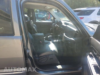 2012 Jeep Liberty Sport Latitude Edition - miniatura 8