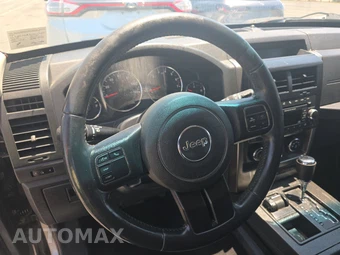 2012 Jeep Liberty Sport Latitude Edition – miniatura 10