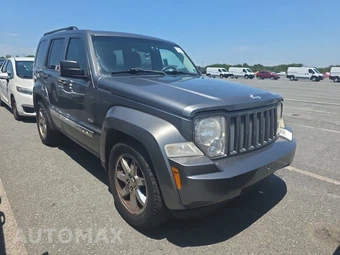 2012 Jeep Liberty Sport Latitude Edition – miniatura 3