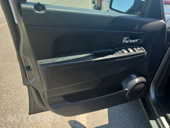 2012 Jeep Liberty Sport Latitude Edition – miniatura 9