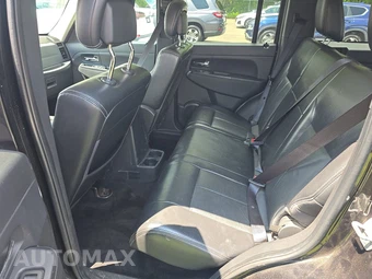 2012 Jeep Liberty Sport Latitude Edition - miniatura 13