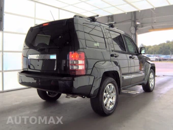 2012 Jeep Liberty Sport Latitude Edition - miniatura 4