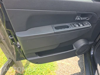 2012 Jeep Liberty Sport Latitude Edition - miniatura 9