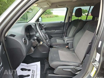 2012 Jeep Patriot Latitude - miniatura 3