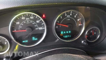 2012 Jeep Wrangler Sahara - miniatura 23