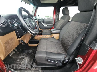 2012 Jeep Wrangler Sahara - miniatura 7