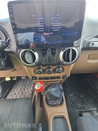 2012 Jeep Wrangler Sahara - miniatura 11