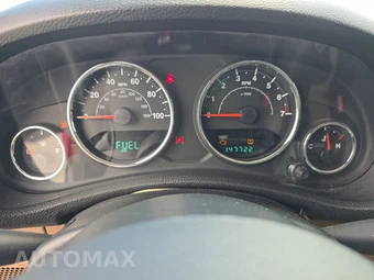 2012 Jeep Wrangler Sahara - miniatura 12