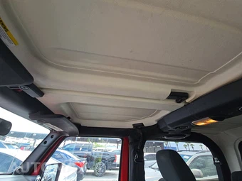 2012 Jeep Wrangler Sahara - miniatura 17