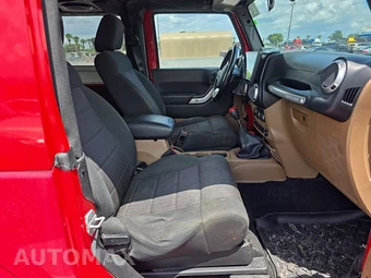 2012 Jeep Wrangler Sahara - miniatura 8