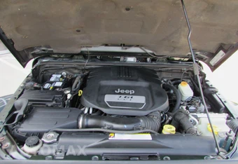 2012 Jeep Wrangler Sahara - miniatura 20