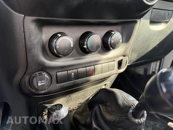 2012 Jeep Wrangler Sport - miniatura 24