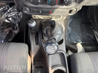 2012 Jeep Wrangler Sport - miniatura 25