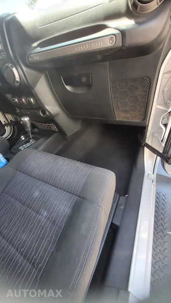 2012 Jeep Wrangler Sport - miniatura 36