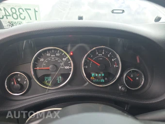 2012 Jeep Wrangler Unlimited Altitude Edition - miniatura 12