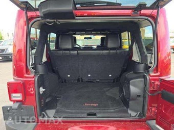 2012 Jeep Wrangler Unlimited Altitude Edition - miniatura 14