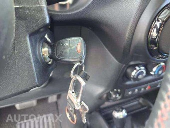 2012 Jeep Wrangler Unlimited Altitude Edition - miniatura 8