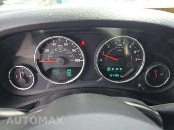 2012 Jeep Wrangler Unlimited Altitude Edition - miniatura 9