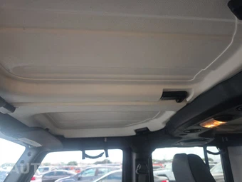 2012 Jeep Wrangler Unlimited Altitude Edition - miniatura 20