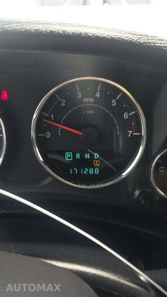 2012 Jeep Wrangler Unlimited Altitude Edition - miniatura 21