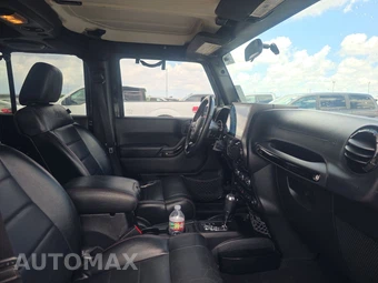 2012 Jeep Wrangler Unlimited Altitude Edition - miniatura 8