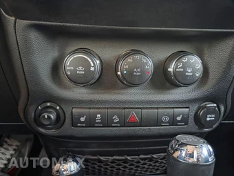 2012 Jeep Wrangler Unlimited Rubicon - miniatura 18