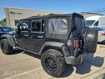 2012 Jeep Wrangler Unlimited Rubicon - miniatura 2