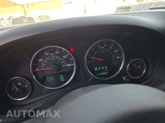 2012 Jeep Wrangler Unlimited Rubicon – miniatura 9