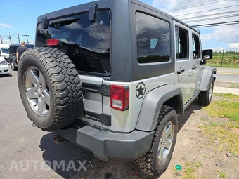 2012 Jeep Wrangler Unlimited Rubicon – miniatura 3