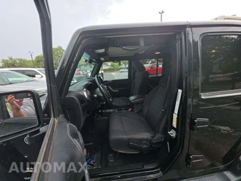 2012 Jeep Wrangler Unlimited Sahara - miniatura 3