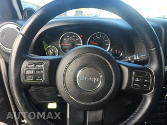 2012 Jeep Wrangler Unlimited Sahara – miniatura 10