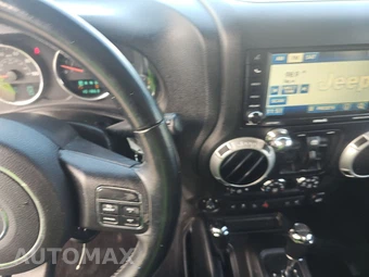 2012 Jeep Wrangler Unlimited Sahara – miniatura 11