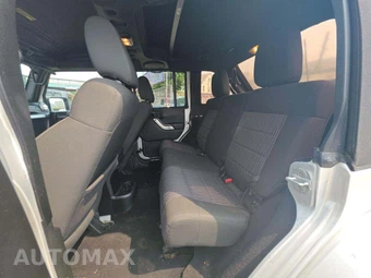 2012 Jeep Wrangler Unlimited Sahara - miniatura 13