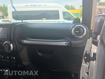 2012 Jeep Wrangler Unlimited Sahara - miniatura 19