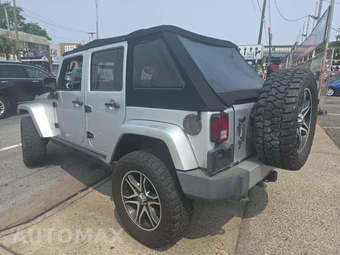 2012 Jeep Wrangler Unlimited Sahara - miniatura 2