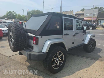 2012 Jeep Wrangler Unlimited Sahara - miniatura 3