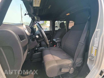 2012 Jeep Wrangler Unlimited Sahara - miniatura 6