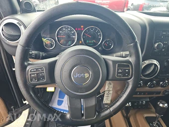 2012 Jeep Wrangler Unlimited Sahara – miniatura 10