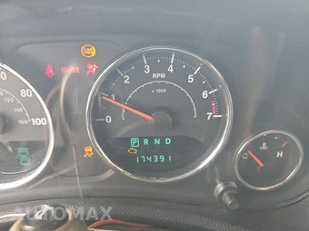 2012 Jeep Wrangler Unlimited Sahara – miniatura 12