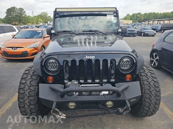 2012 Jeep Wrangler Unlimited Sahara – miniatura 2