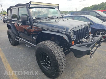 2012 Jeep Wrangler Unlimited Sahara – miniatura 3