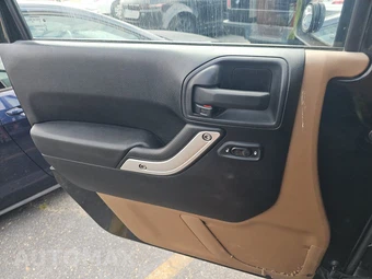 2012 Jeep Wrangler Unlimited Sahara – miniatura 9